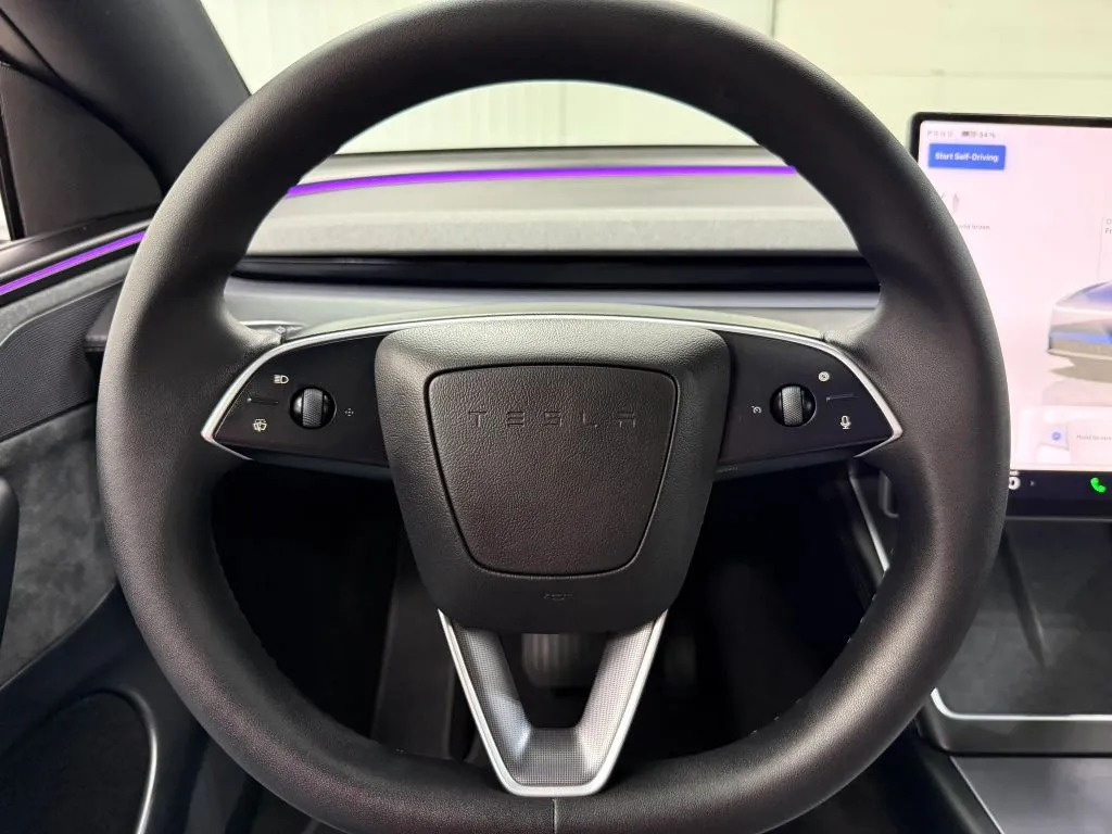Tesla Model Y photo 21