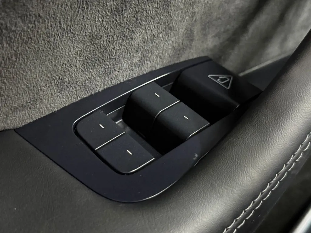 Tesla Model Y photo 26