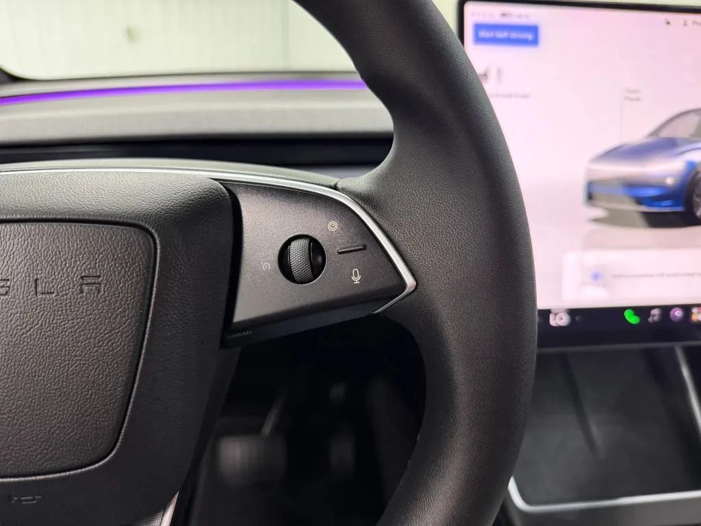 Tesla Model Y photo 29