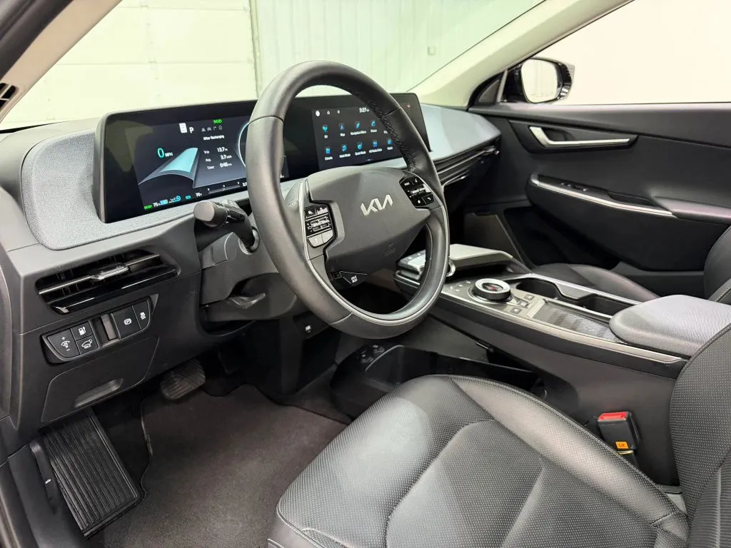 Kia EV6 photo 12