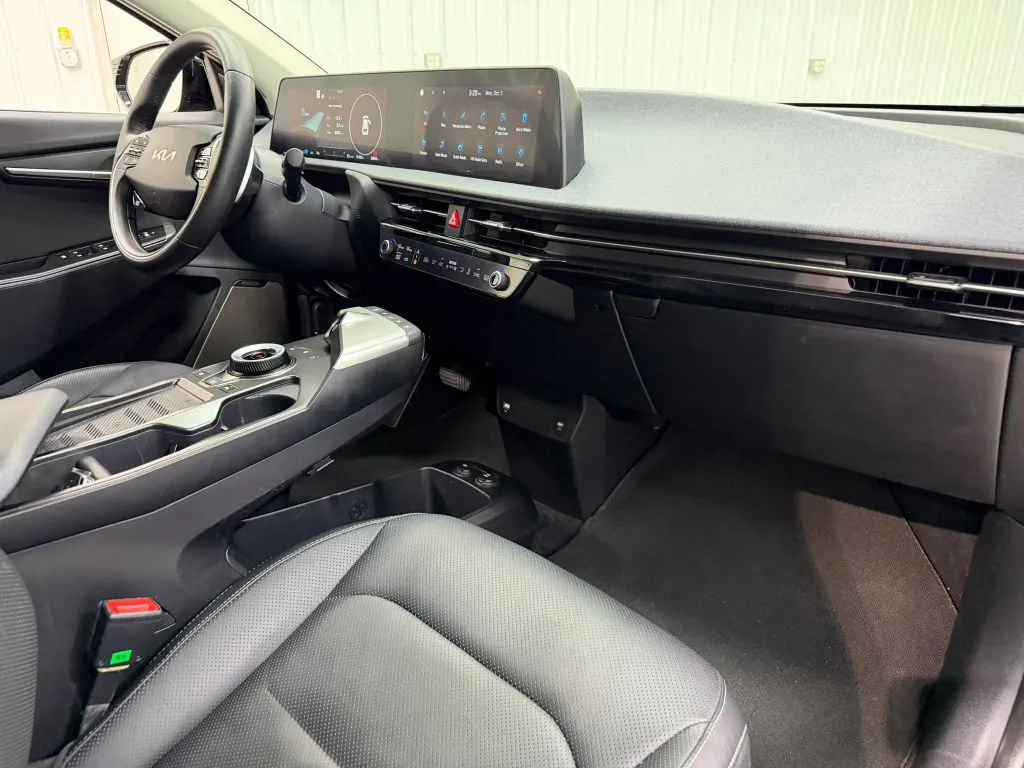 Kia EV6 photo 14