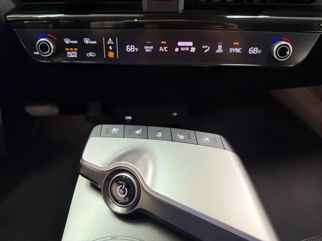 Kia EV6 photo 27