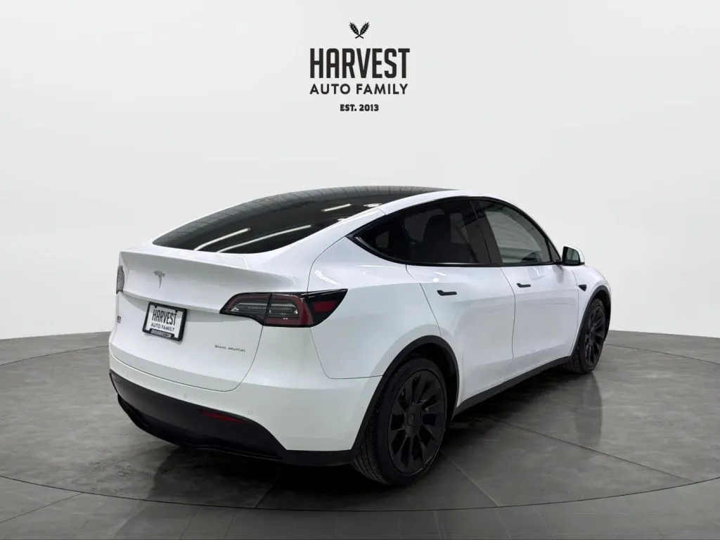 Tesla Model Y photo 6