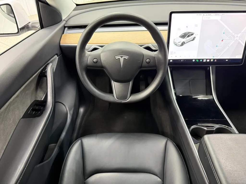 Tesla Model Y photo 19