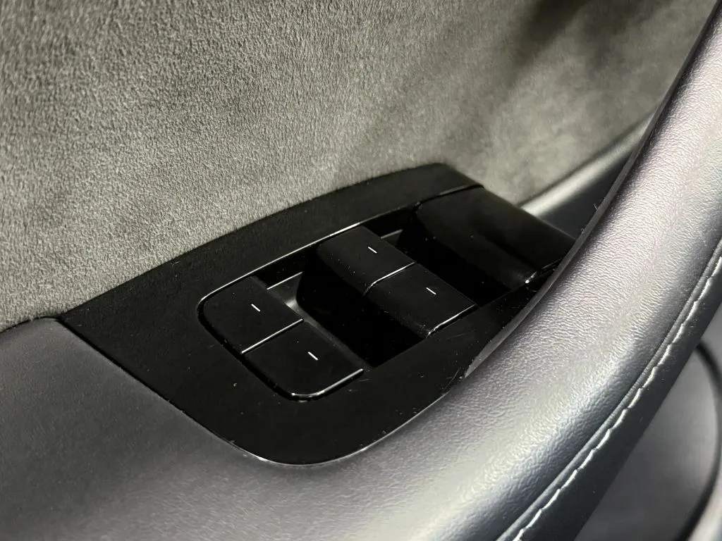 Tesla Model Y photo 25