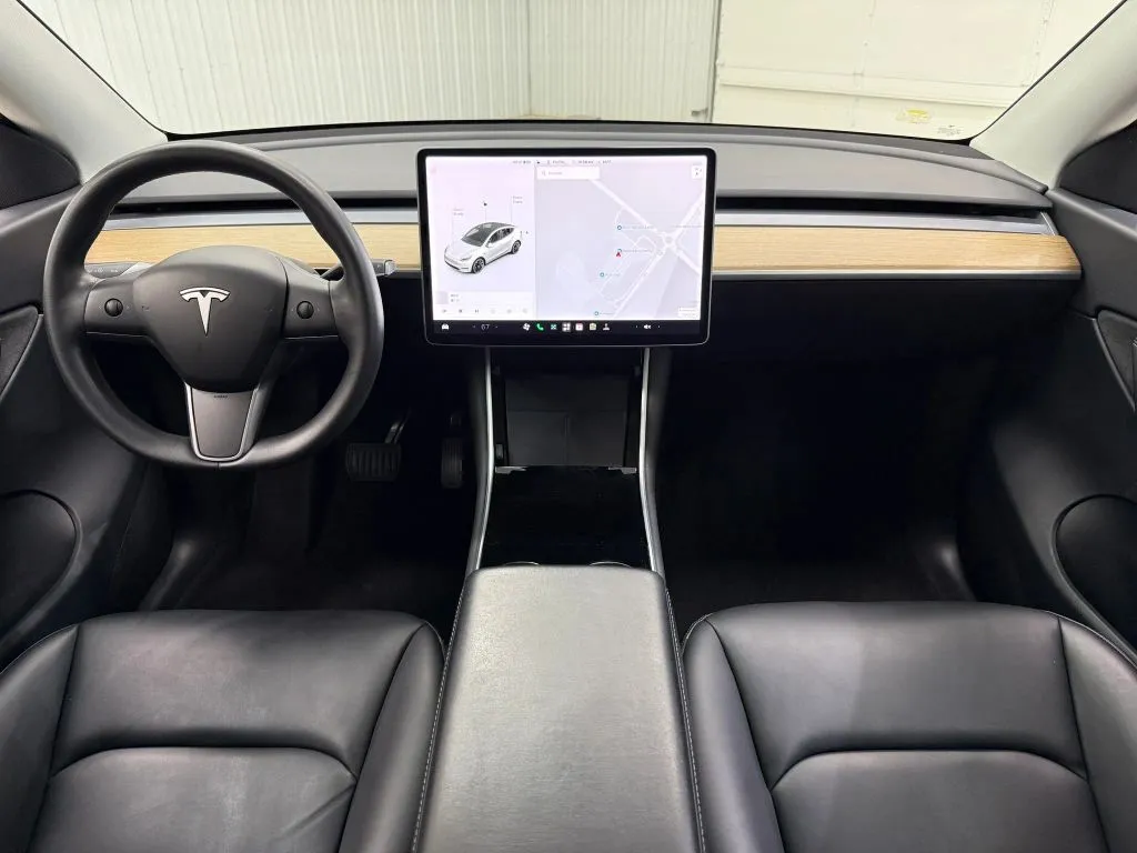 Tesla Model Y photo 13