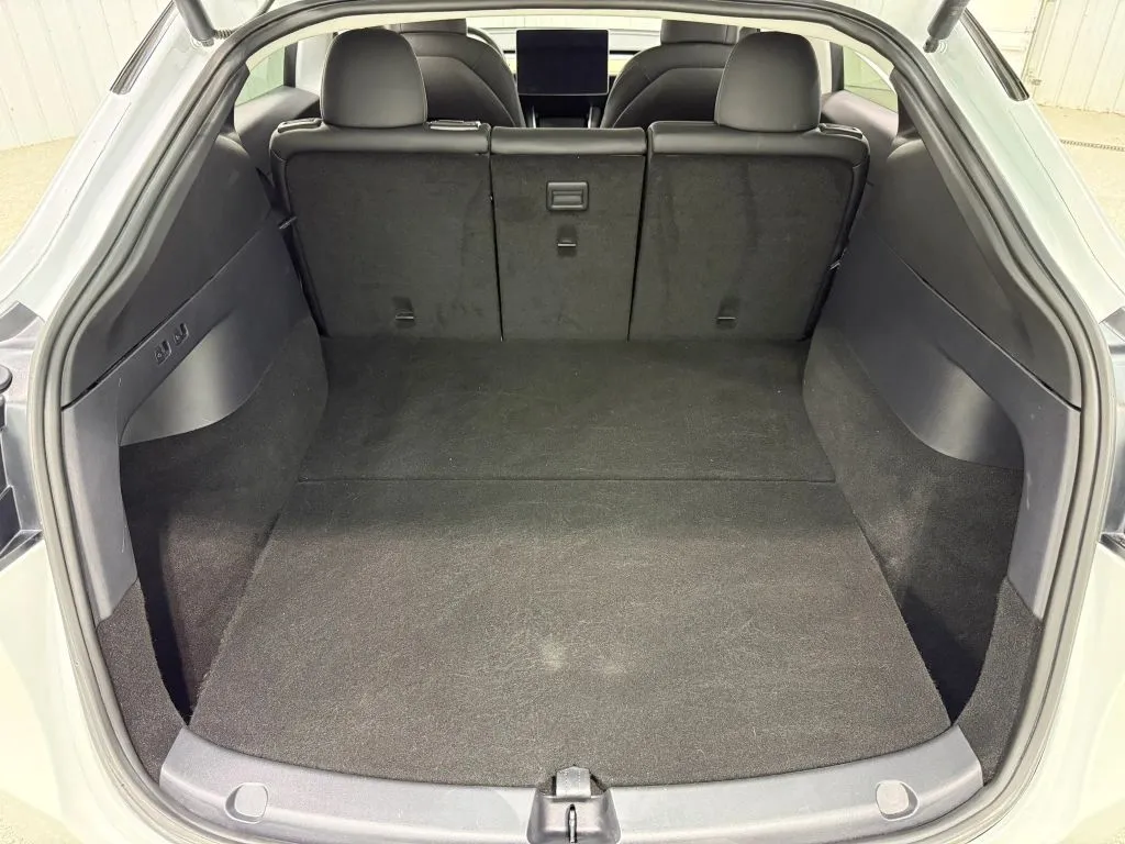 Tesla Model Y photo 17