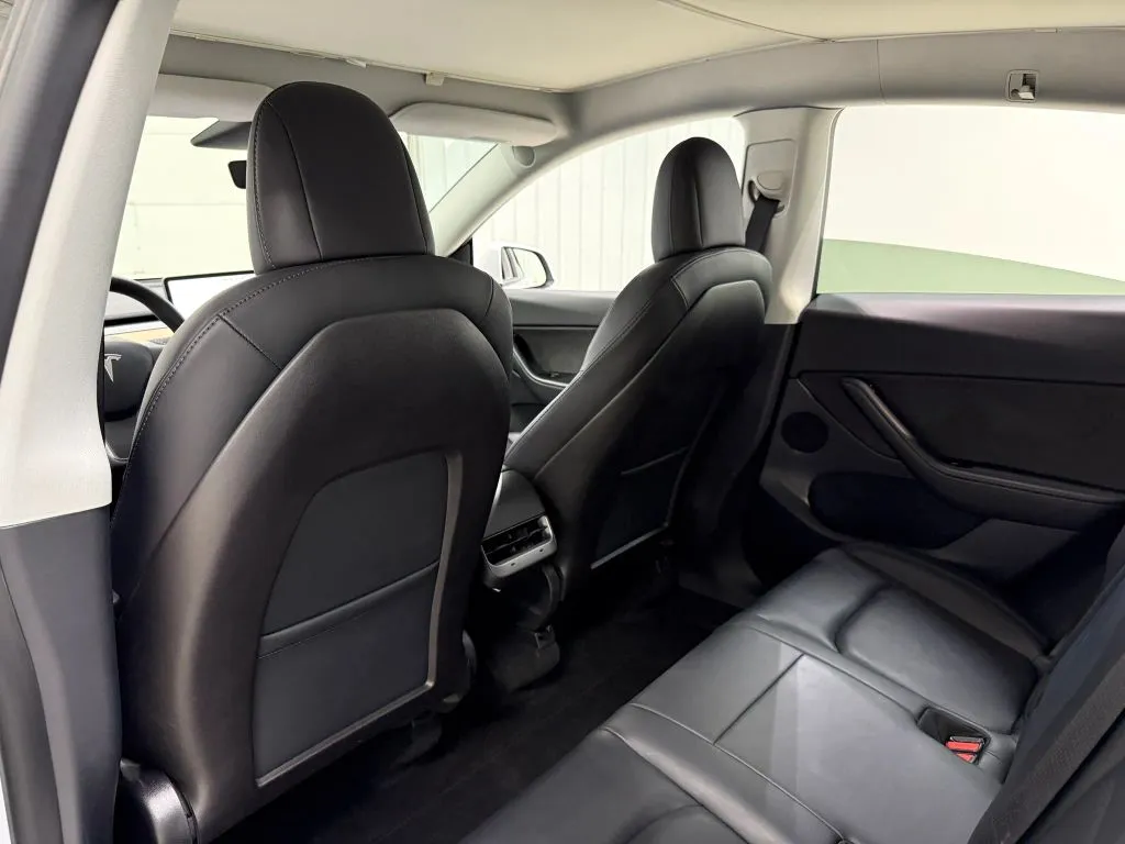 Tesla Model Y photo 16