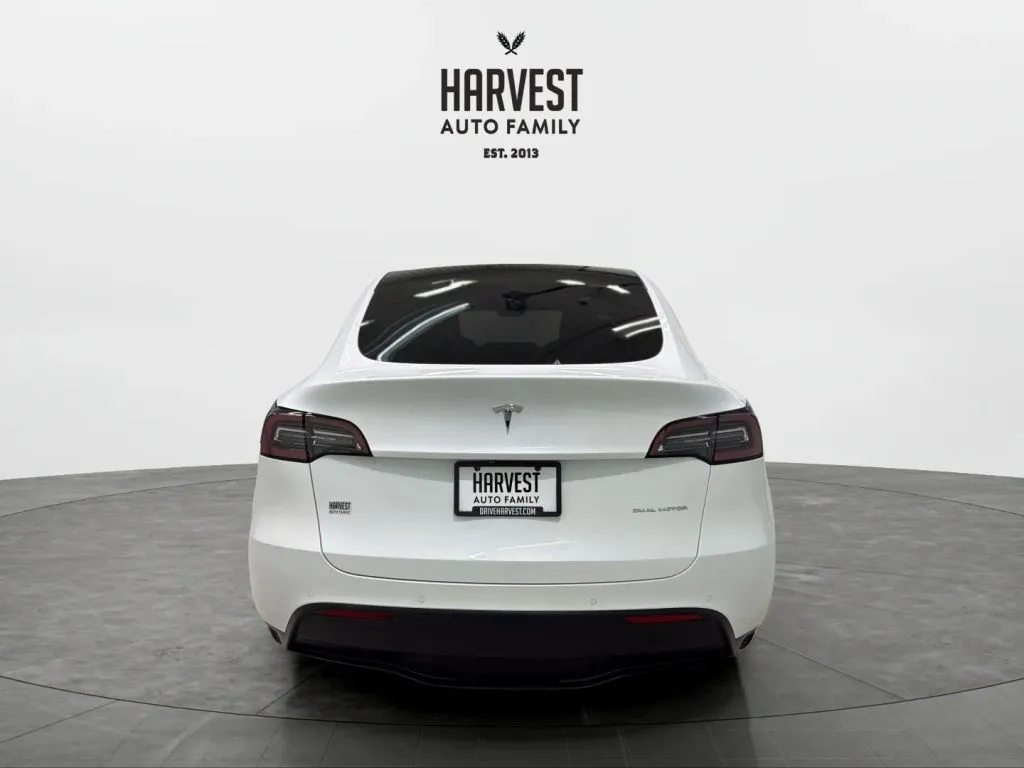 Tesla Model Y photo 5