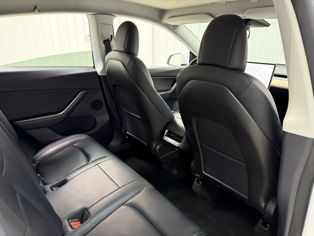 Tesla Model Y photo 18