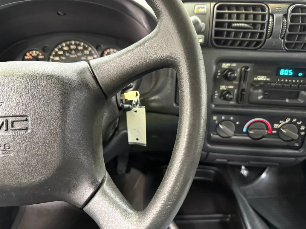 GMC Sonoma photo 25