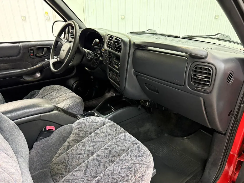 GMC Sonoma photo 13