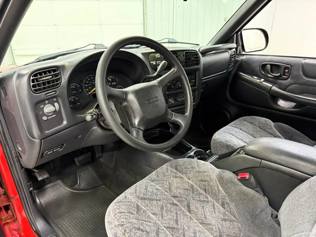 GMC Sonoma photo 12