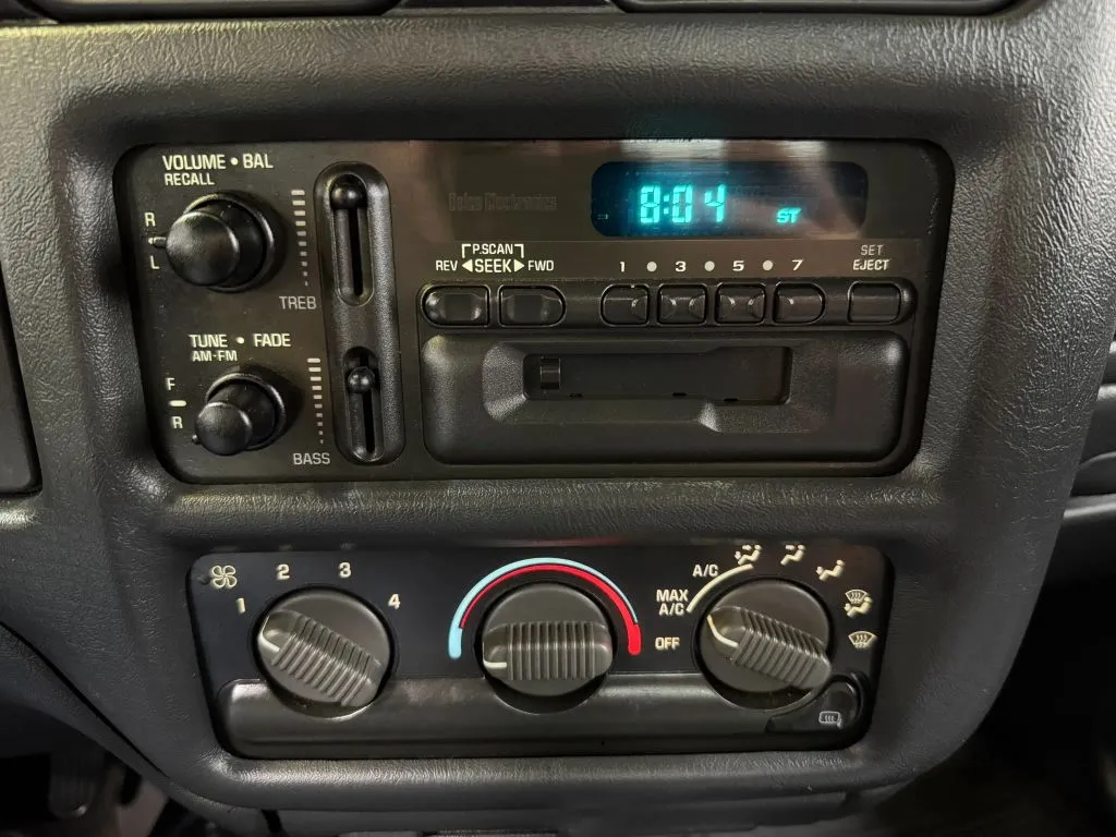GMC Sonoma photo 19