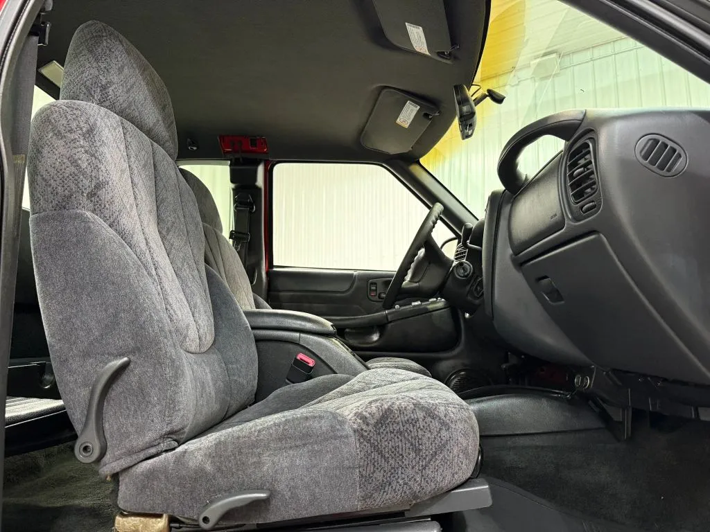 GMC Sonoma photo 15