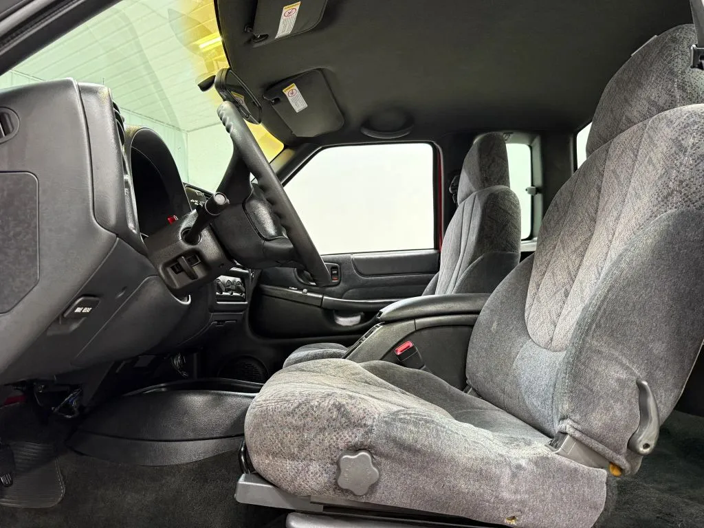 GMC Sonoma photo 14