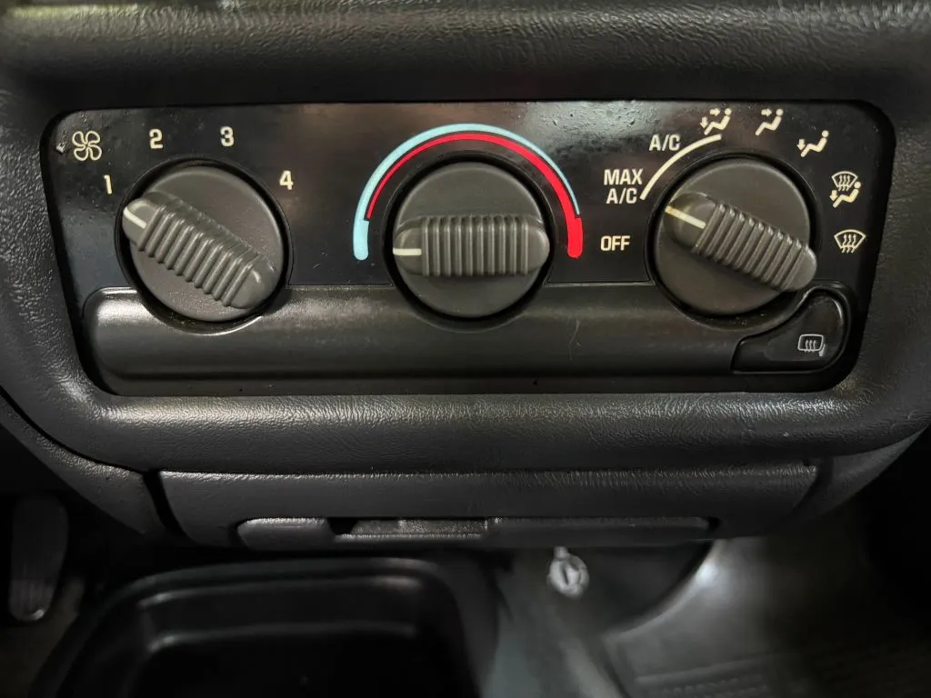 GMC Sonoma photo 21