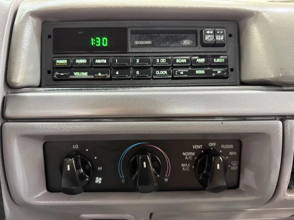 Ford F-250 photo 18