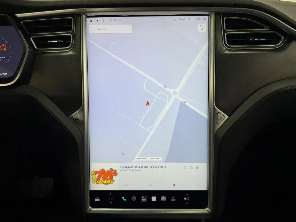 Tesla Model X photo 26