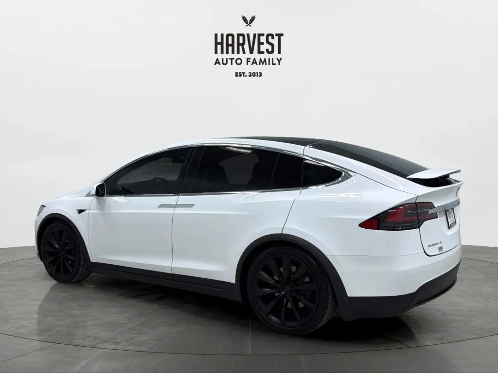 Tesla Model X photo 3