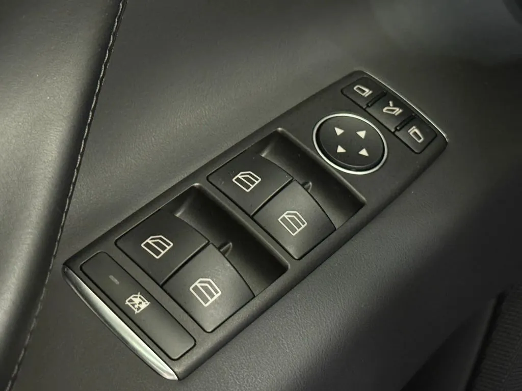 Tesla Model X photo 28