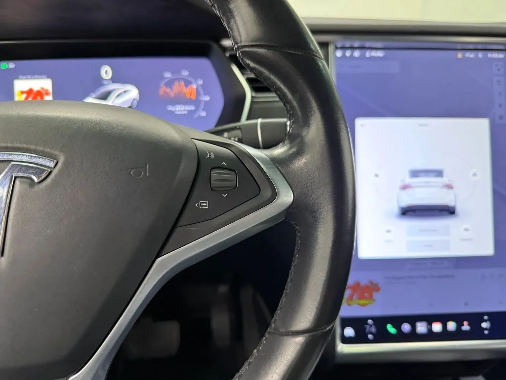 Tesla Model X photo 30