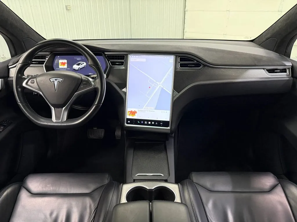 Tesla Model X photo 13