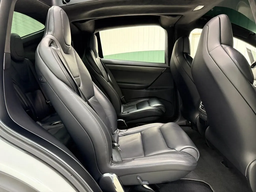 Tesla Model X photo 20
