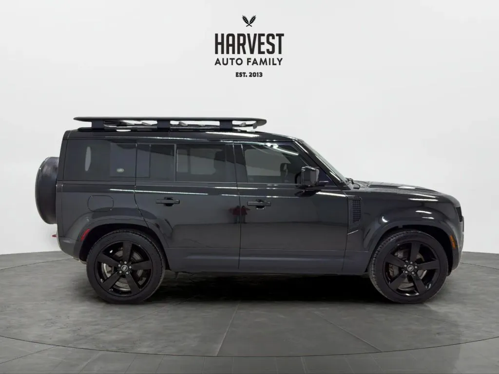 Land Rover Defender photo 8