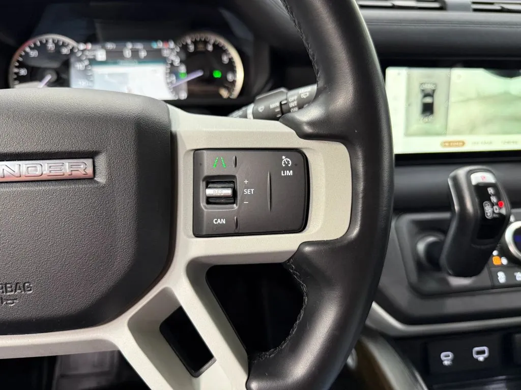 Land Rover Defender photo 39