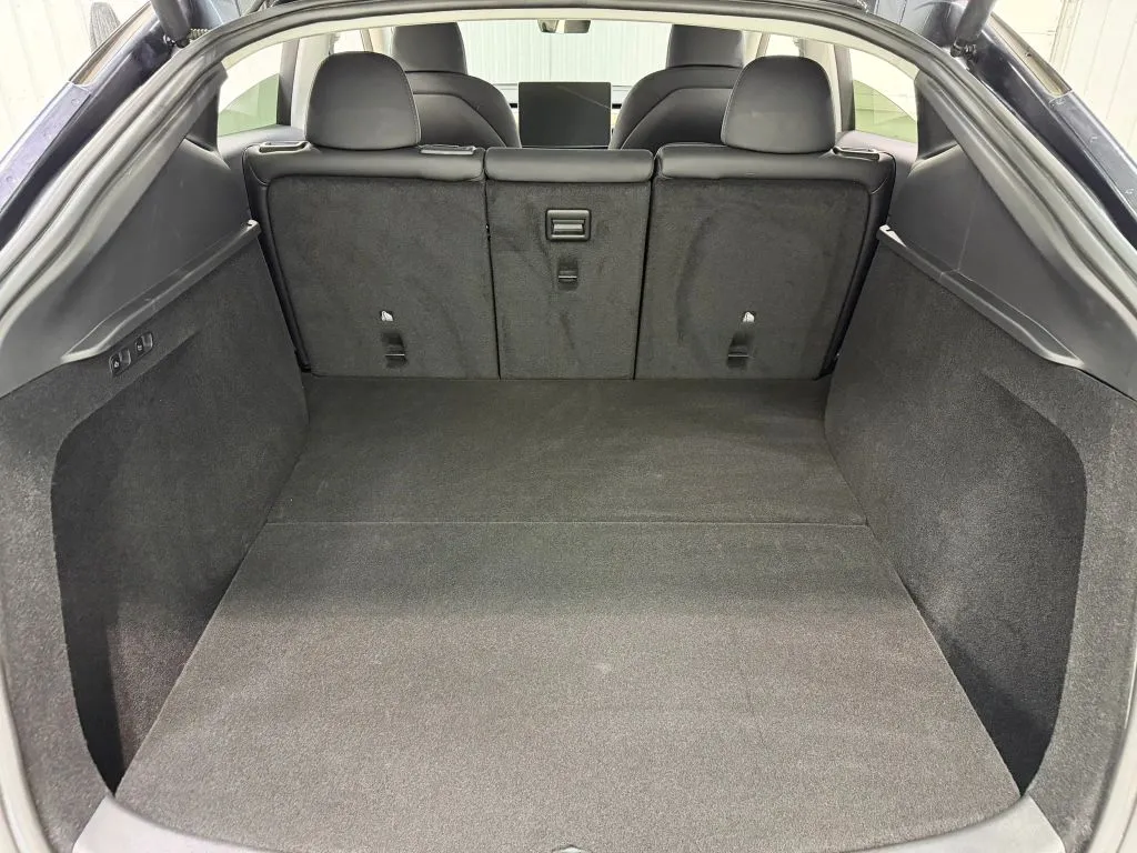 Tesla Model Y photo 17