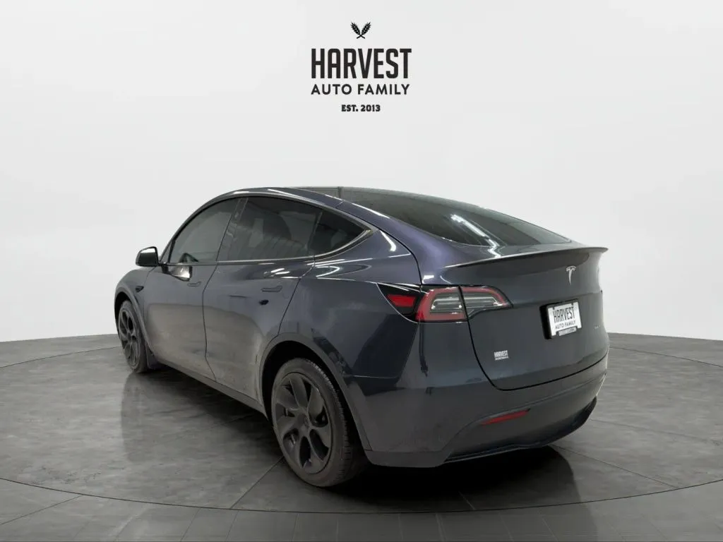 Tesla Model Y photo 4