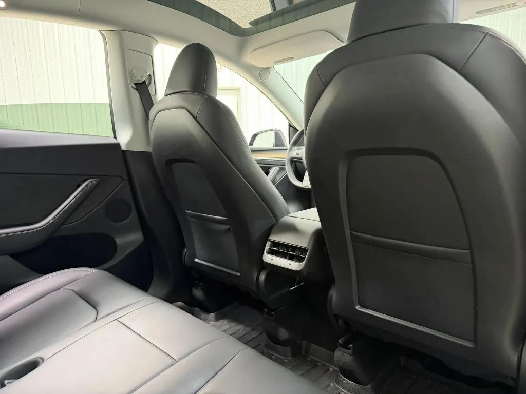 Tesla Model Y photo 18