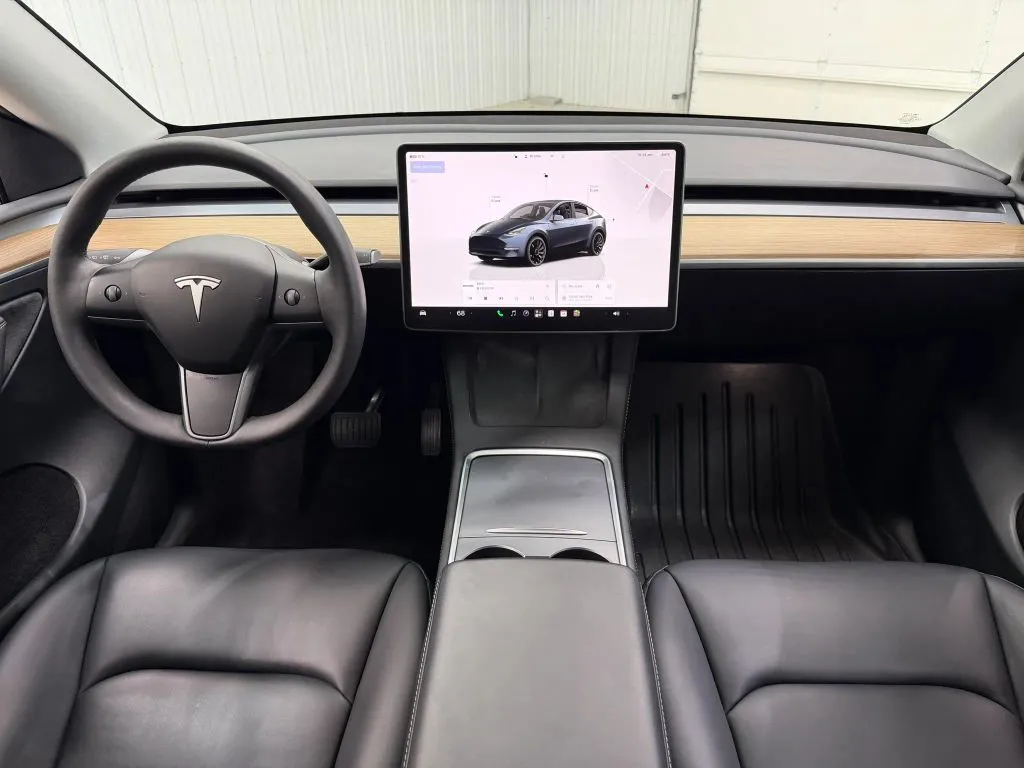 Tesla Model Y photo 13