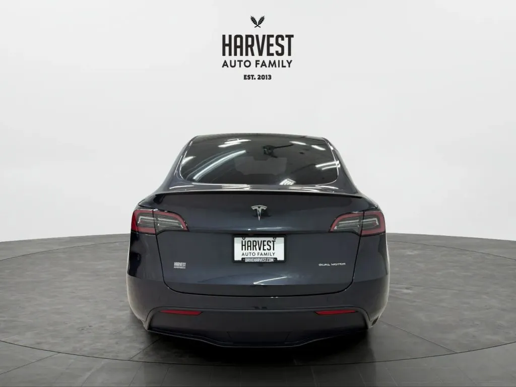 Tesla Model Y photo 5