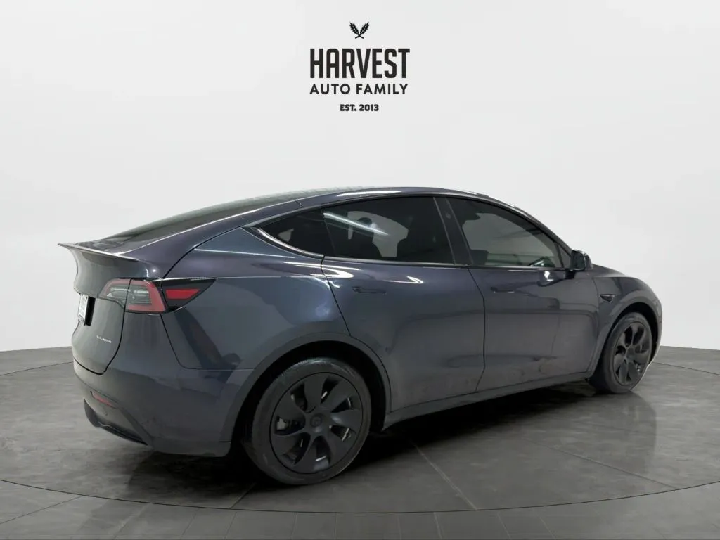 Tesla Model Y photo 7