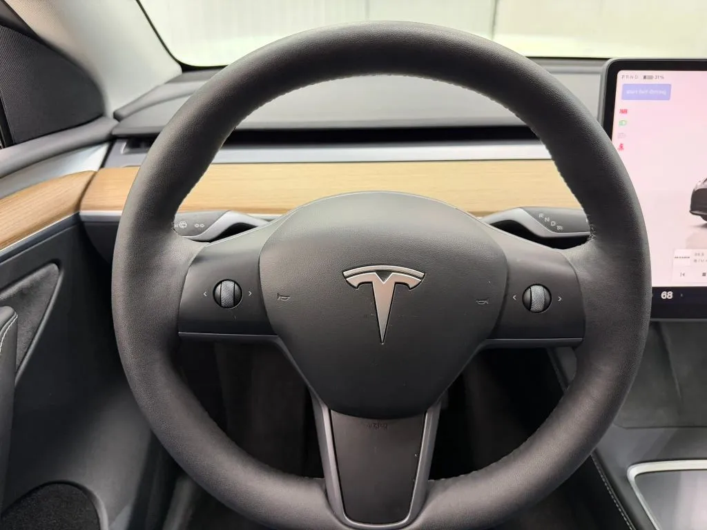 Tesla Model Y photo 21