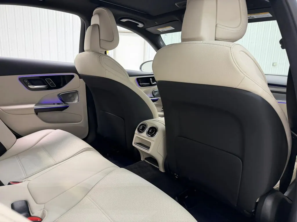Mercedes-Benz C-Class photo 18