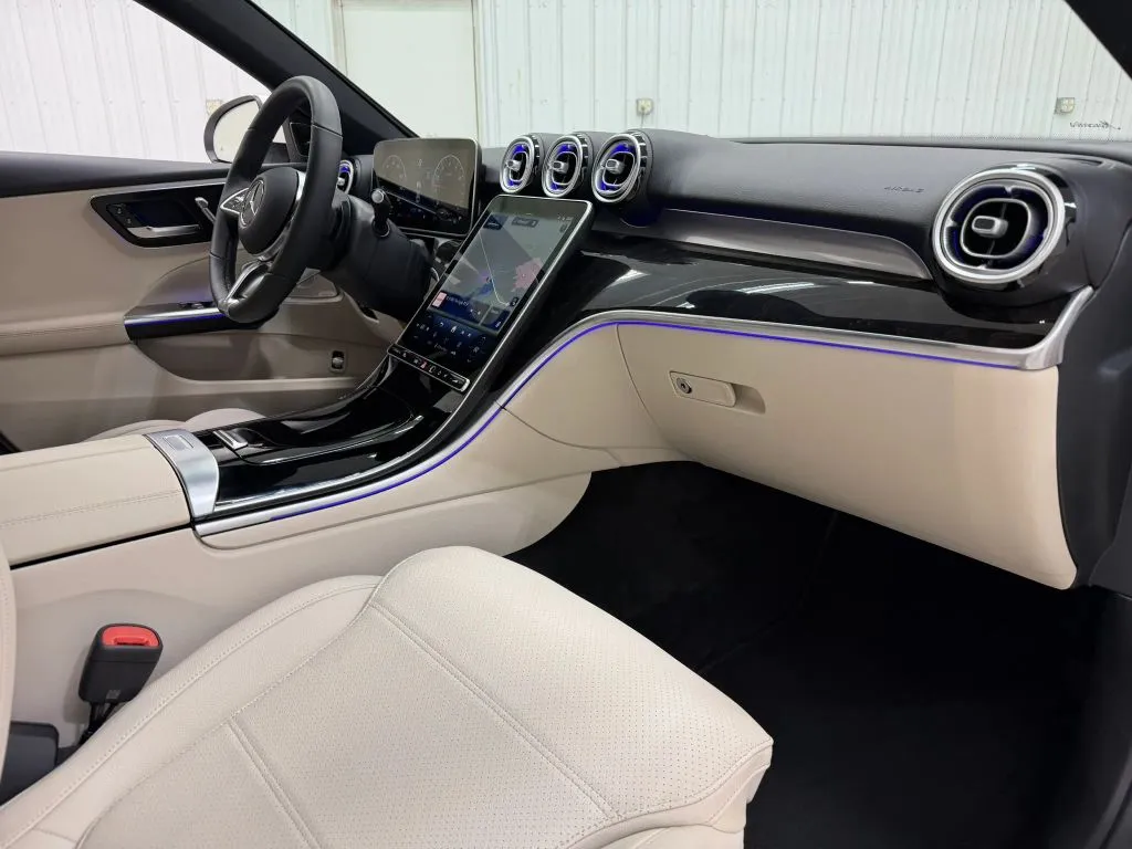 Mercedes-Benz C-Class photo 14