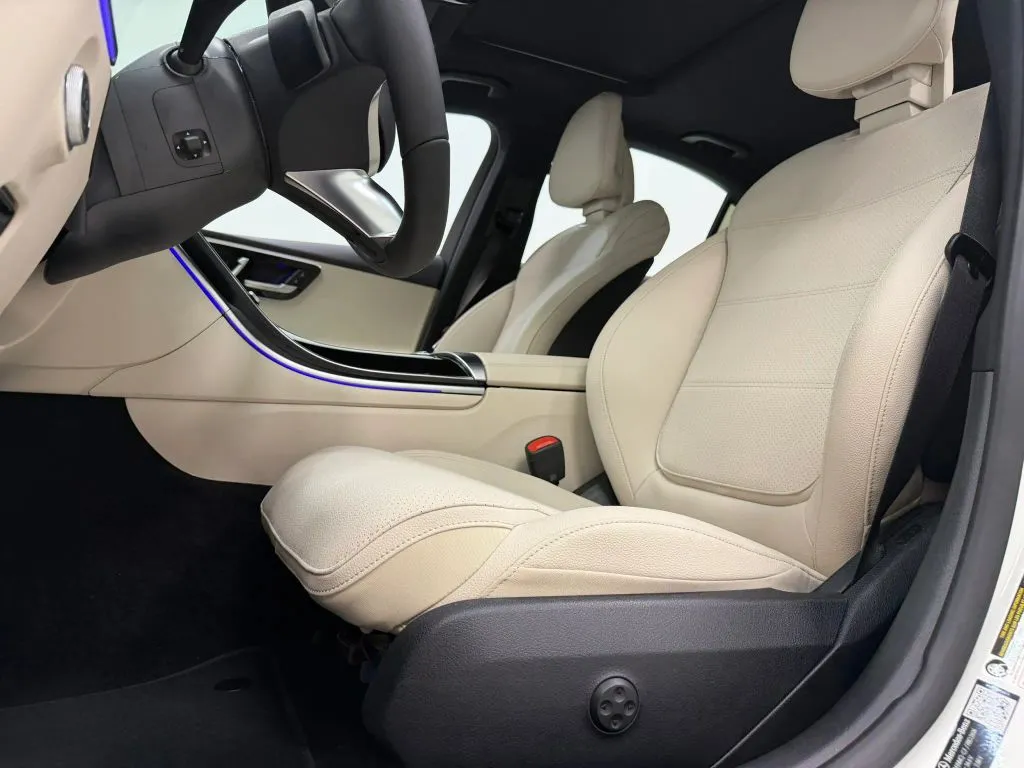 Mercedes-Benz C-Class photo 16