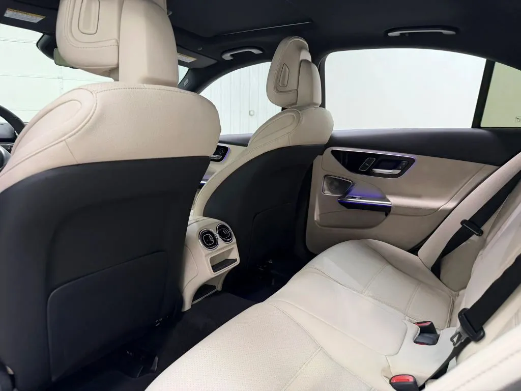 Mercedes-Benz C-Class photo 17
