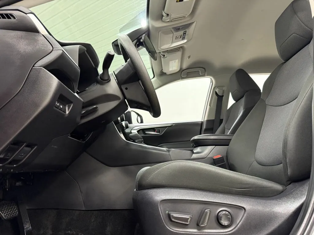 Toyota RAV4 photo 15
