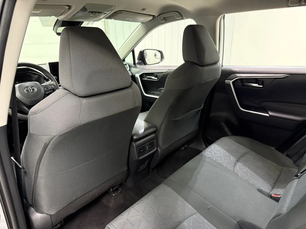 Toyota RAV4 photo 16