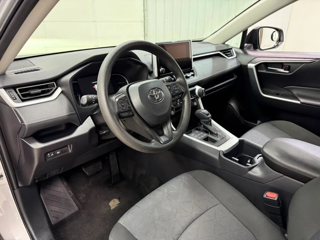 Toyota RAV4 photo 12