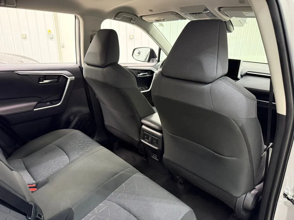 Toyota RAV4 photo 18