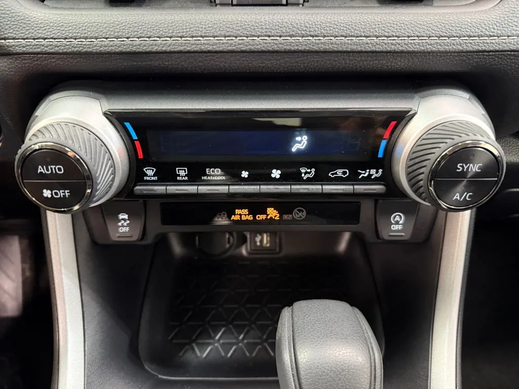 Toyota RAV4 photo 25