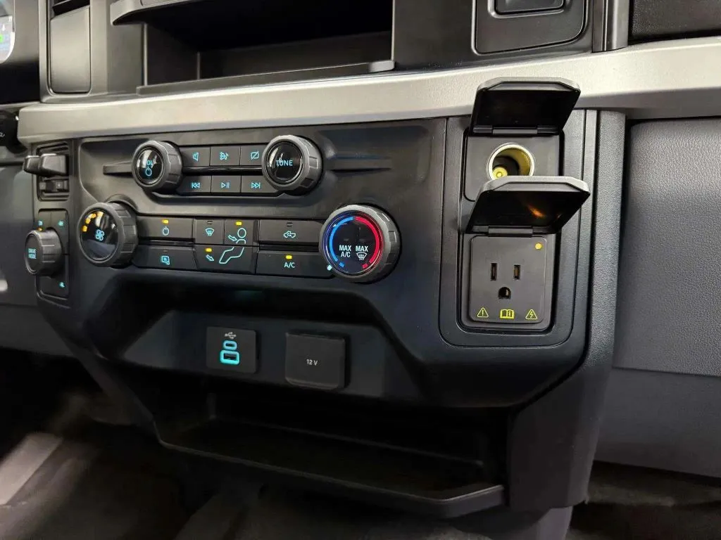 2024 Ford F-250 photo 28
