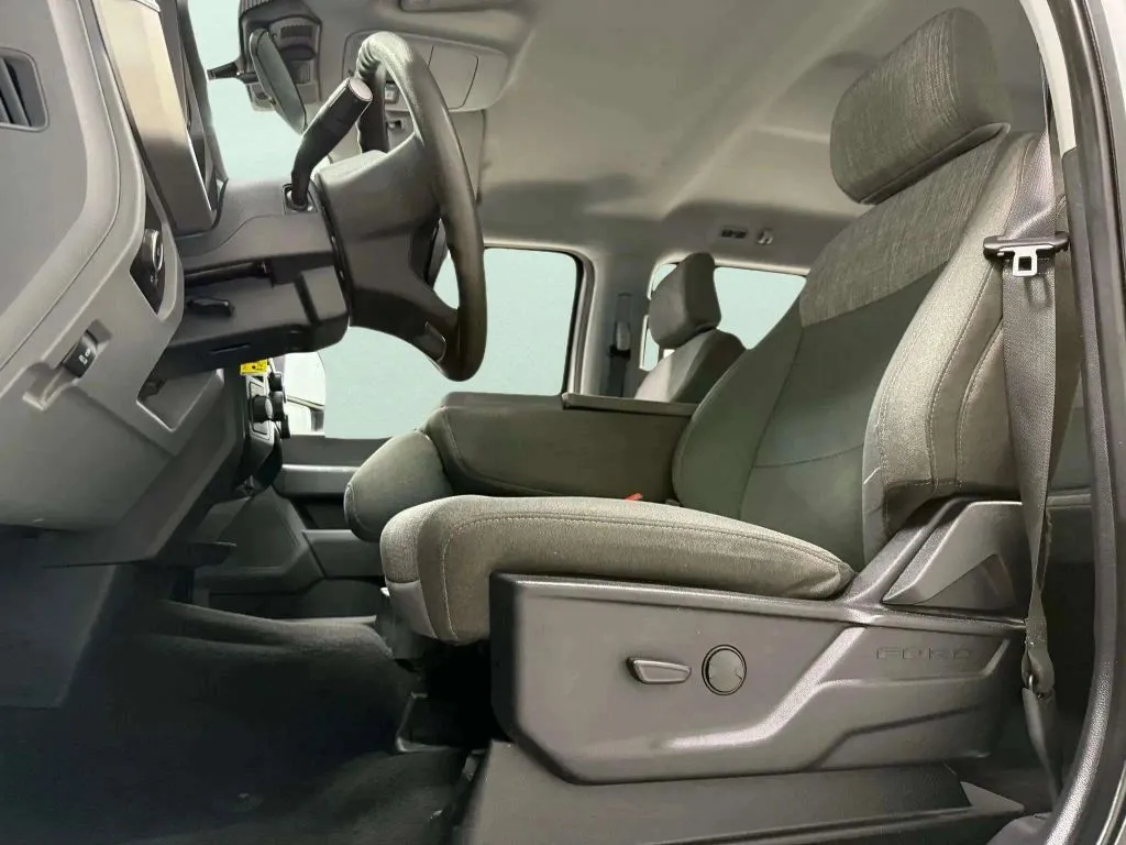 2024 Ford F-250 photo 13