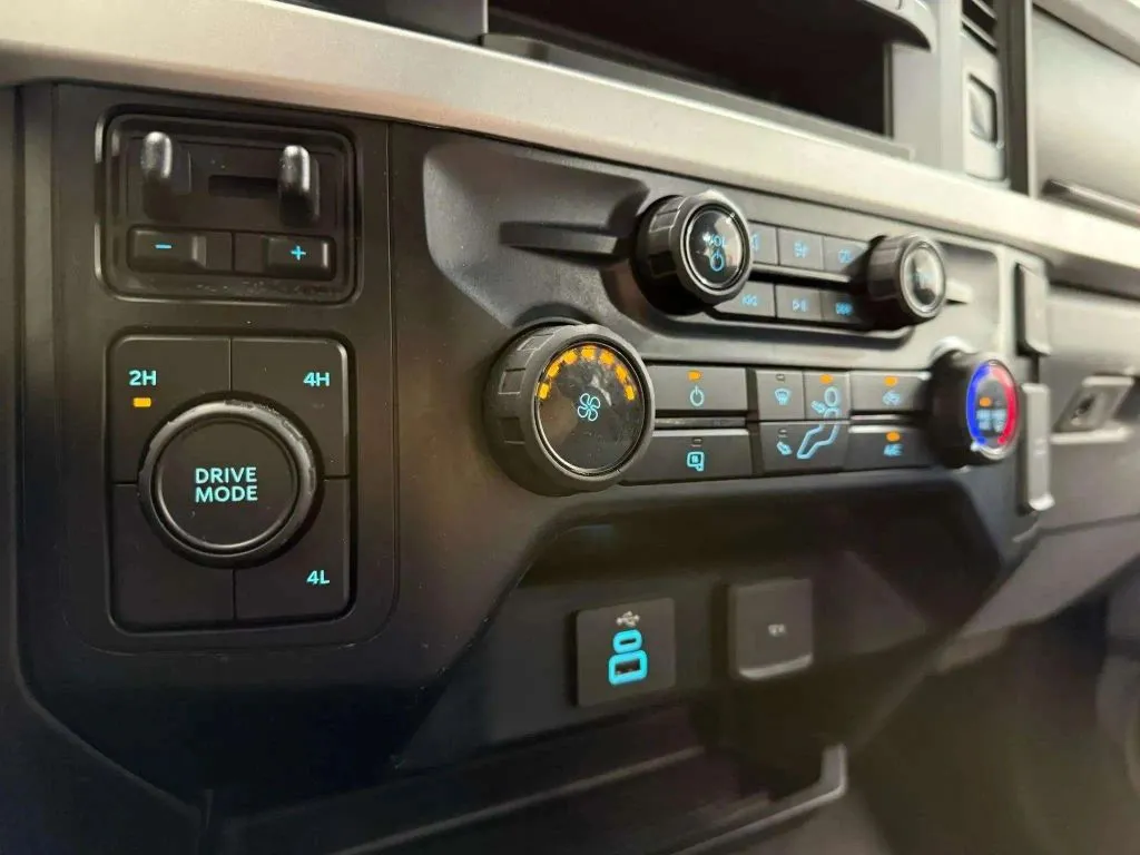2024 Ford F-250 photo 16