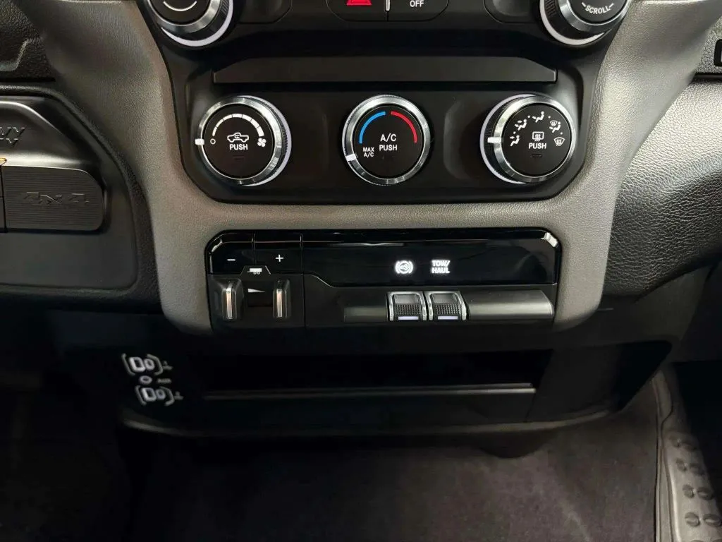2024 Ram 2500 Big Horn photo 17